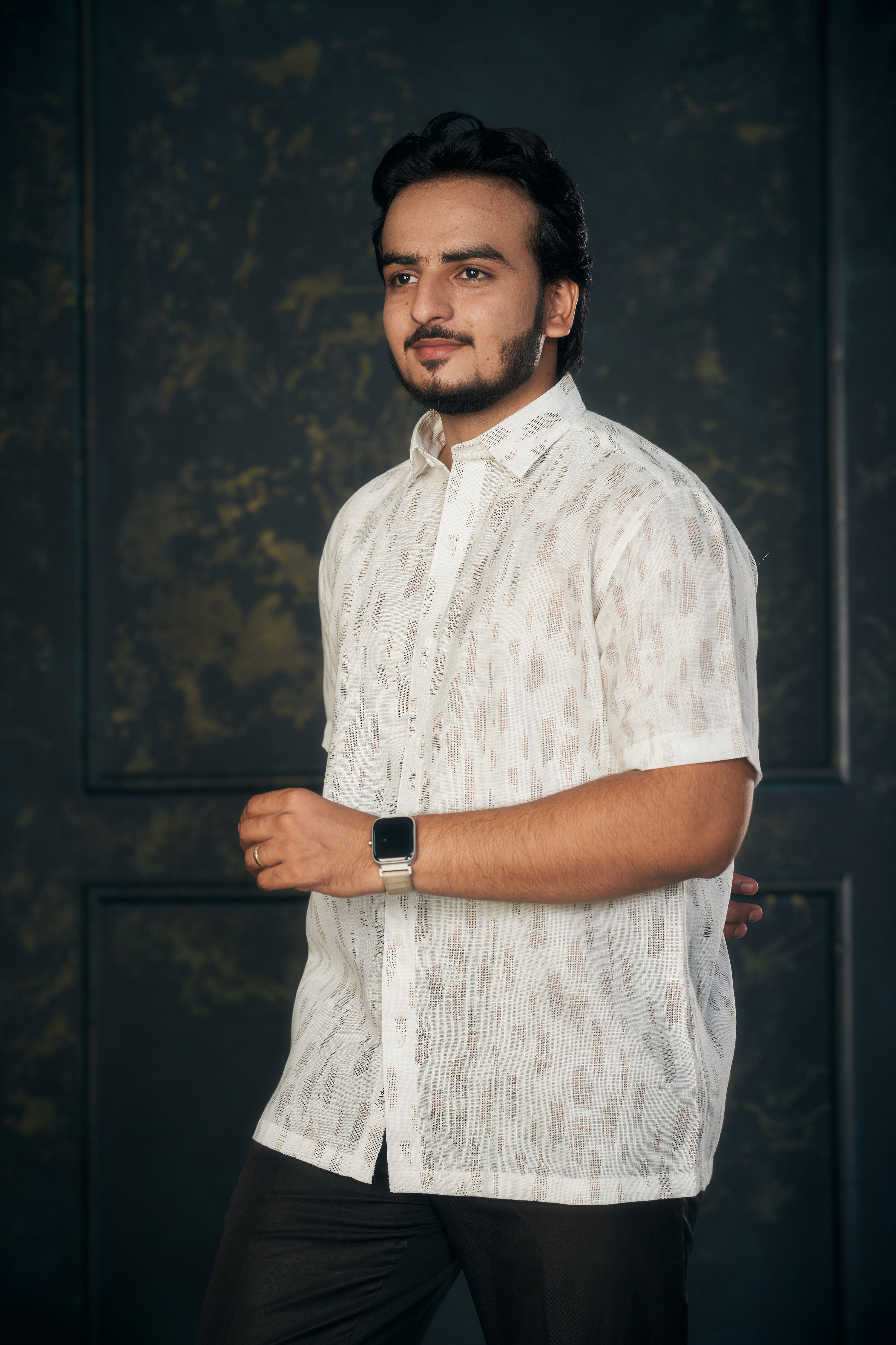 White Elegance.(Light Gold)