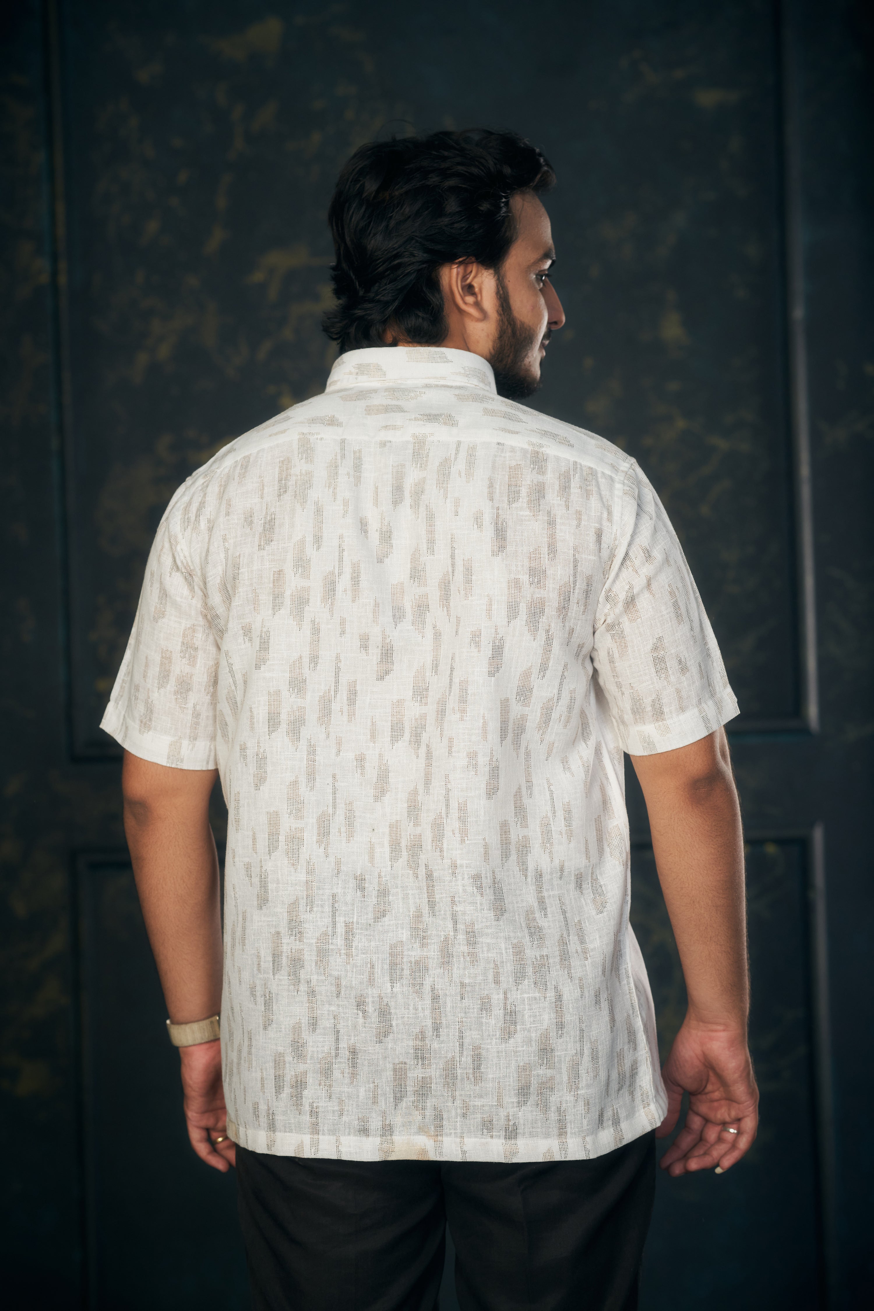 White Elegance.(Light Gold)