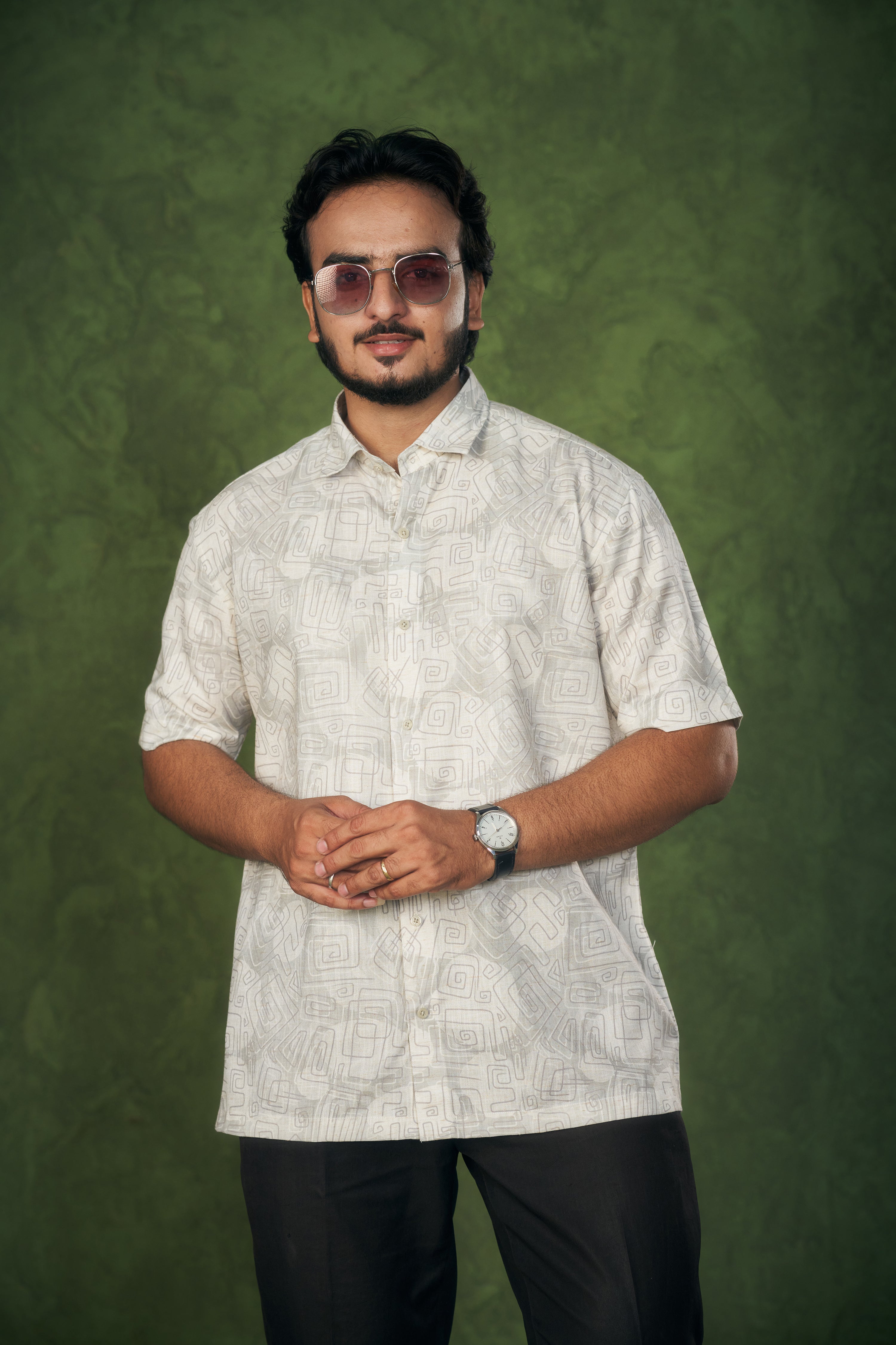 Mensoline Men’s Cotton Linen Flex Shirt – Off-White with Abstract Print.