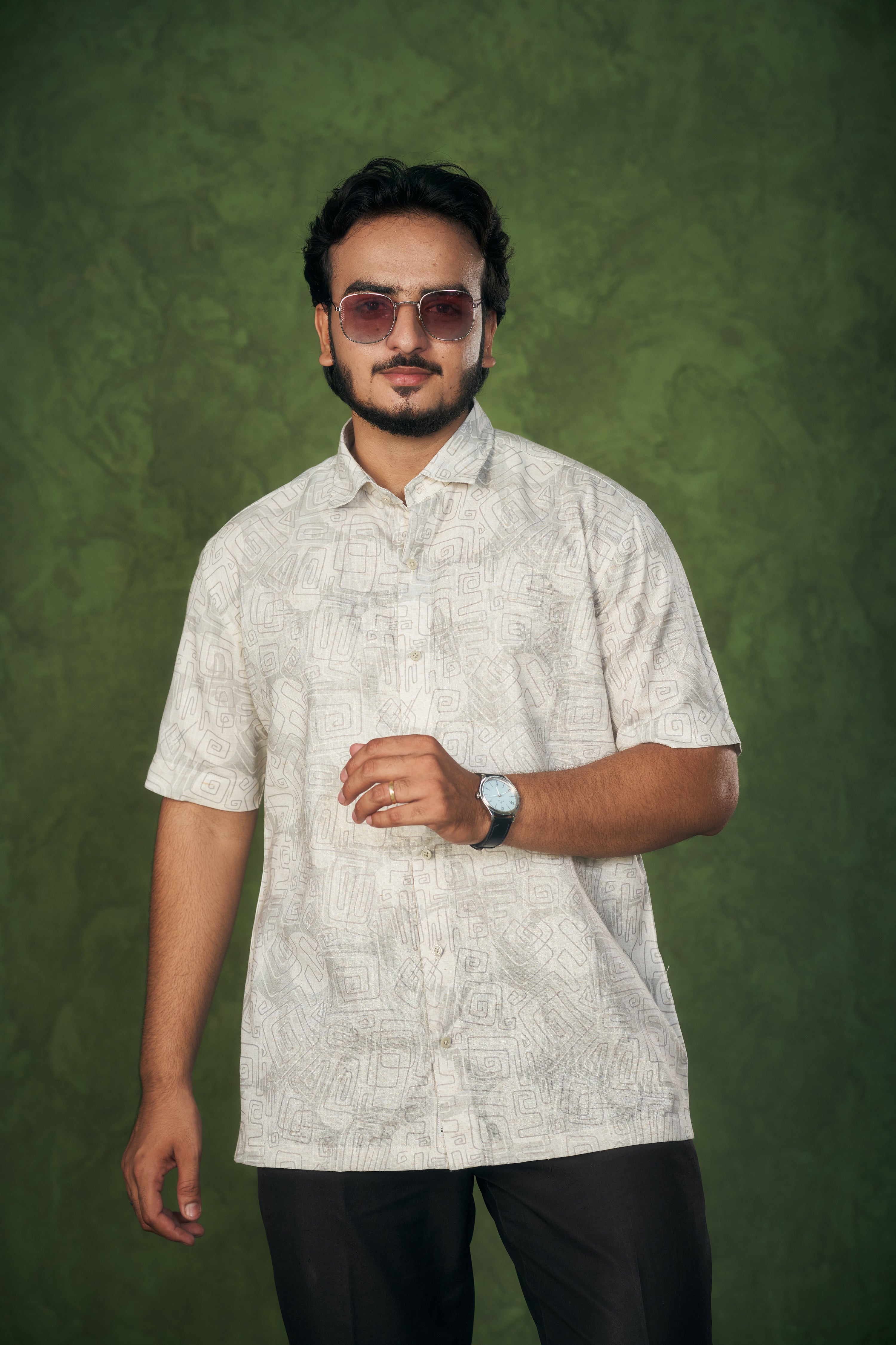 Mensoline Men’s Cotton Linen Flex Shirt – Off-White with Abstract Print.