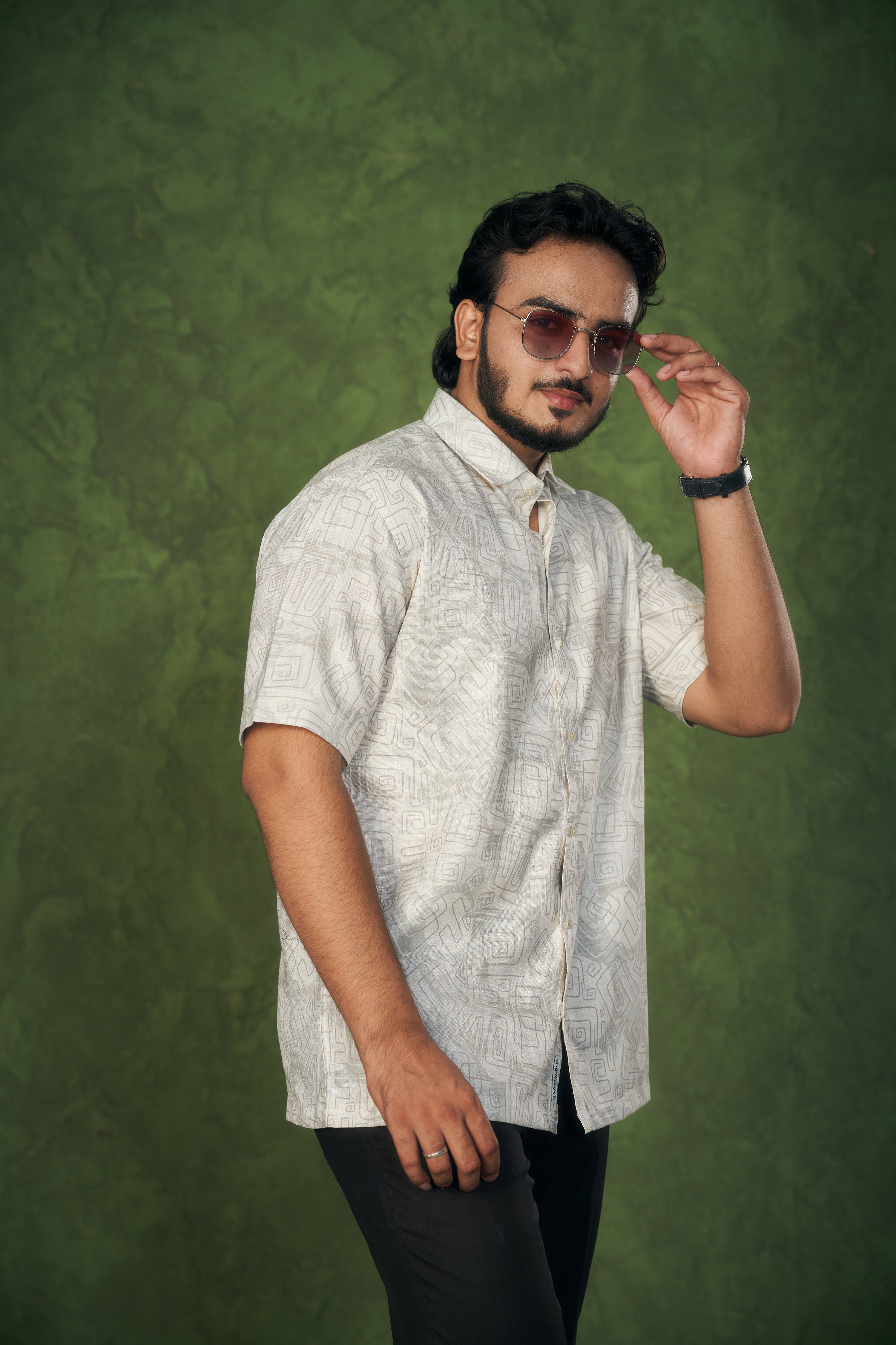 Mensoline Men’s Cotton Linen Flex Shirt – Off-White with Abstract Print.