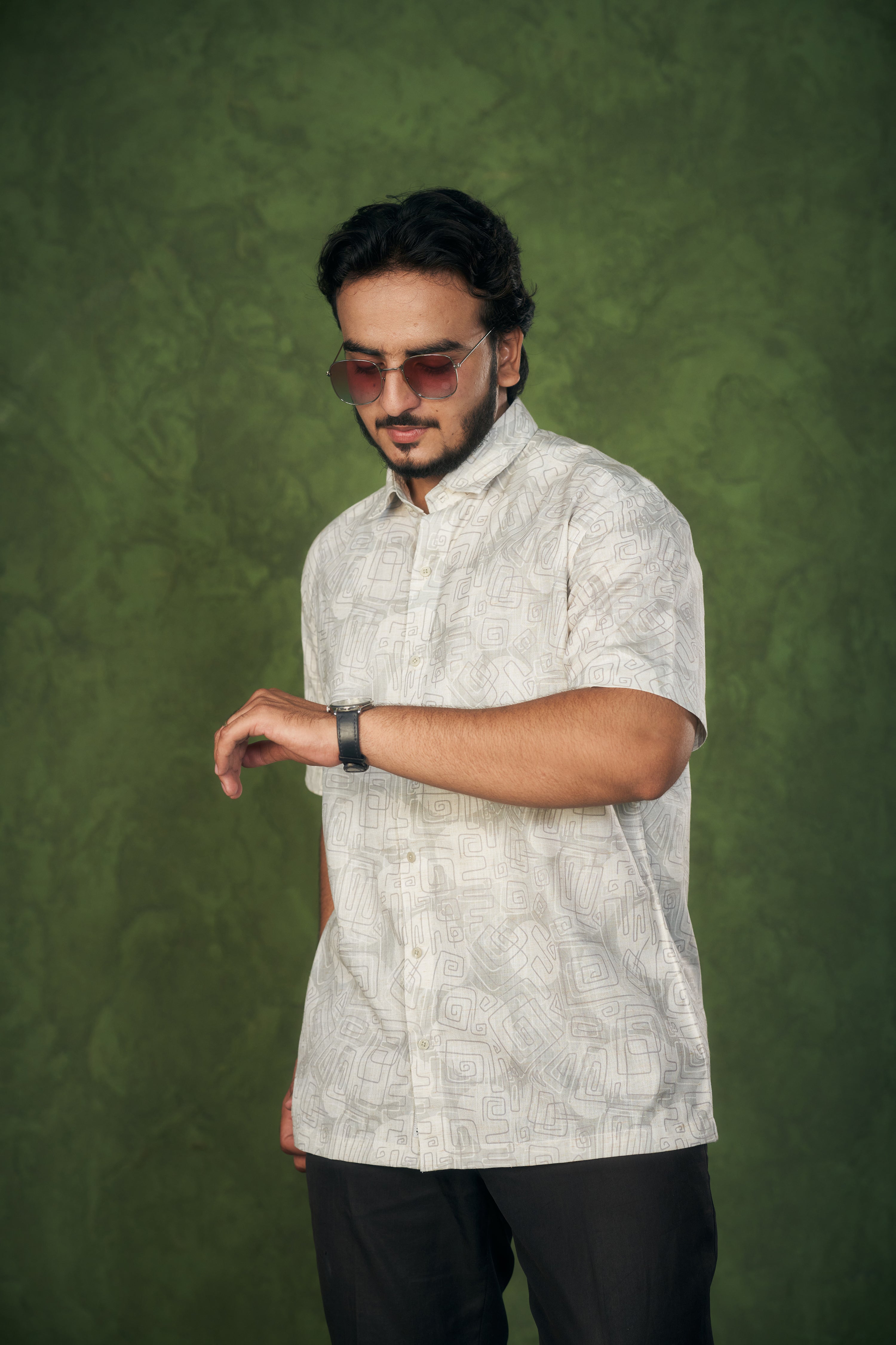 Mensoline Men’s Cotton Linen Flex Shirt – Off-White with Abstract Print.