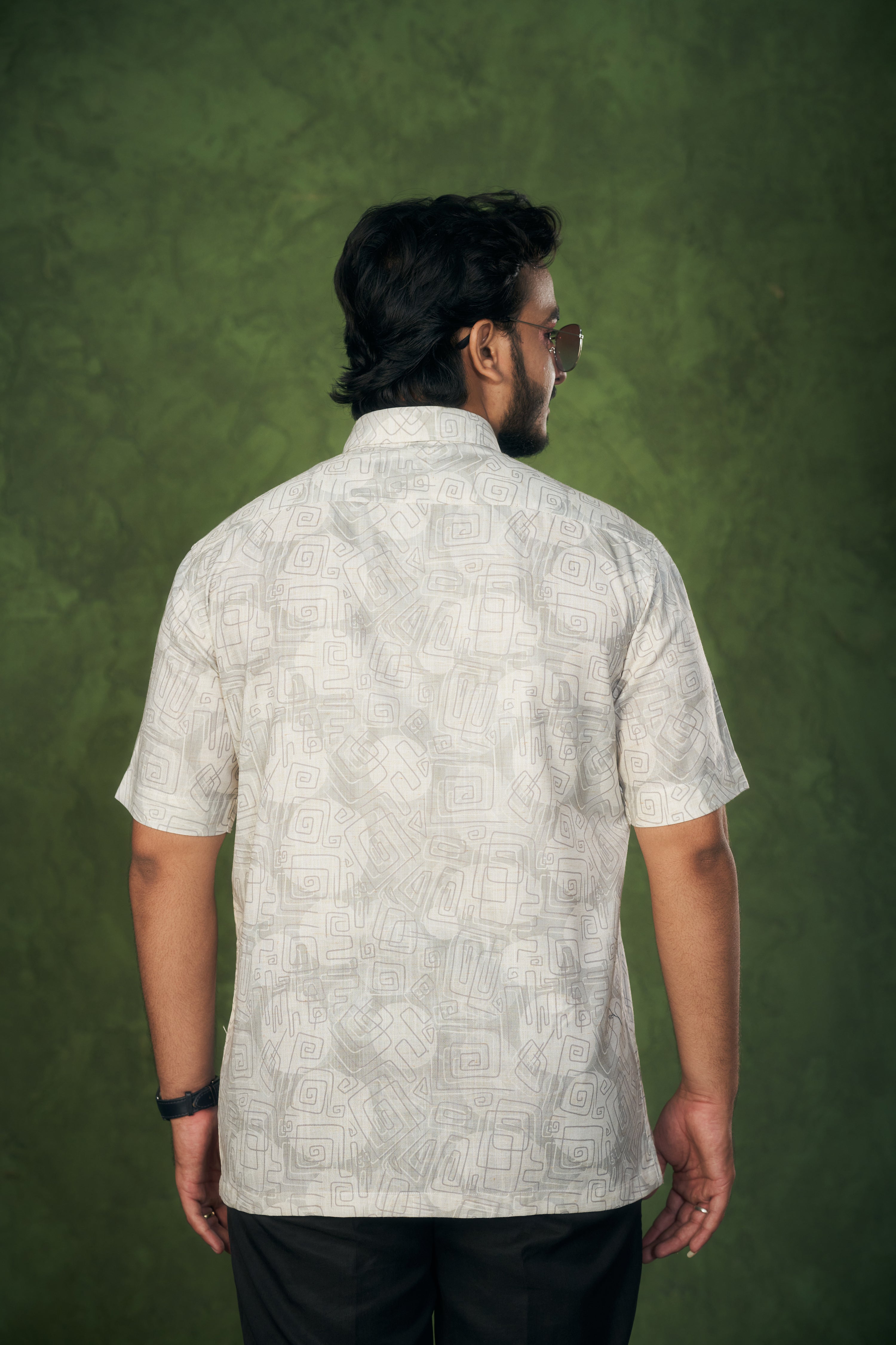 Mensoline Men’s Cotton Linen Flex Shirt – Off-White with Abstract Print.