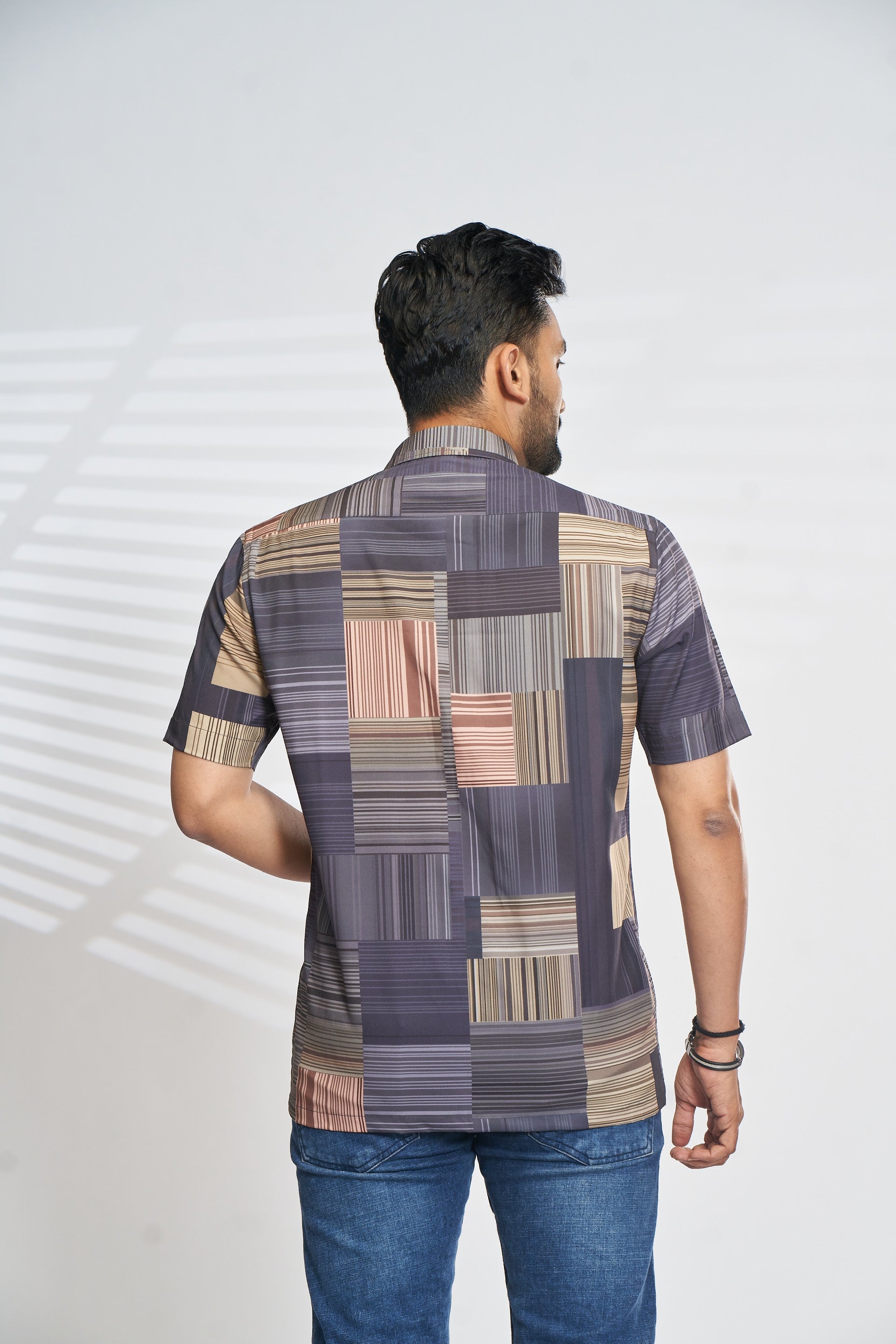 Mensoline Cotton Blend Casual Shirt for Men – Navy Blue Abstract Stripe Design.