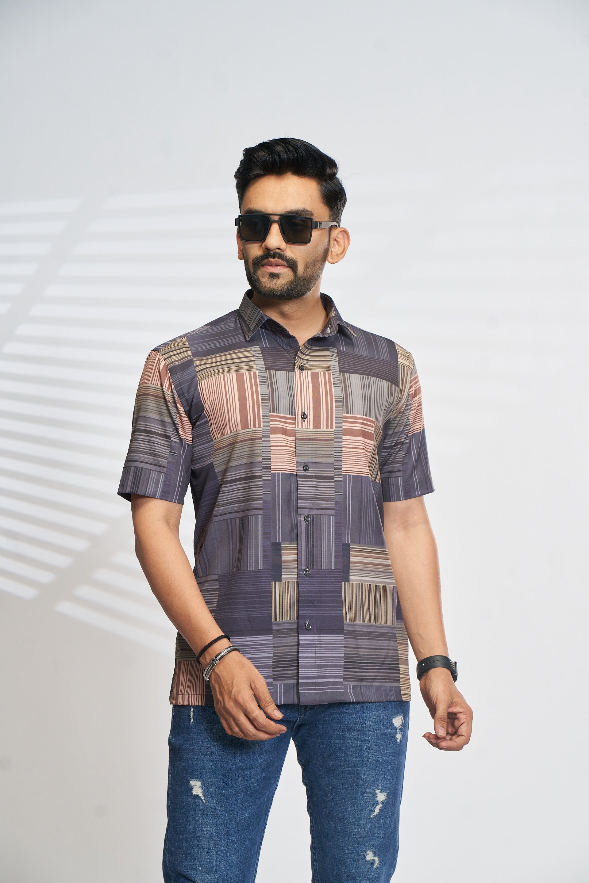 Mensoline Cotton Blend Casual Shirt for Men – Navy Blue Abstract Stripe Design.