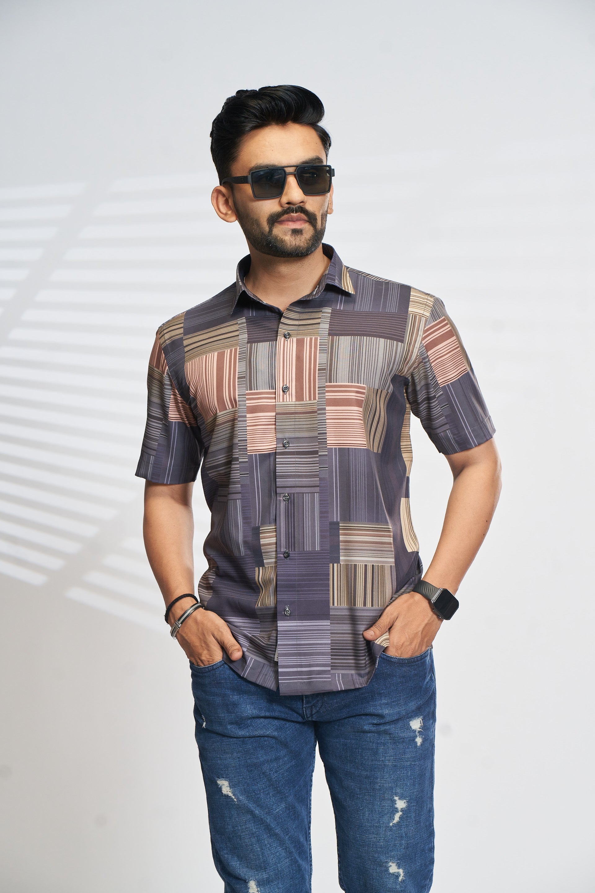 Mensoline Cotton Blend Casual Shirt for Men – Navy Blue Abstract Stripe Design.