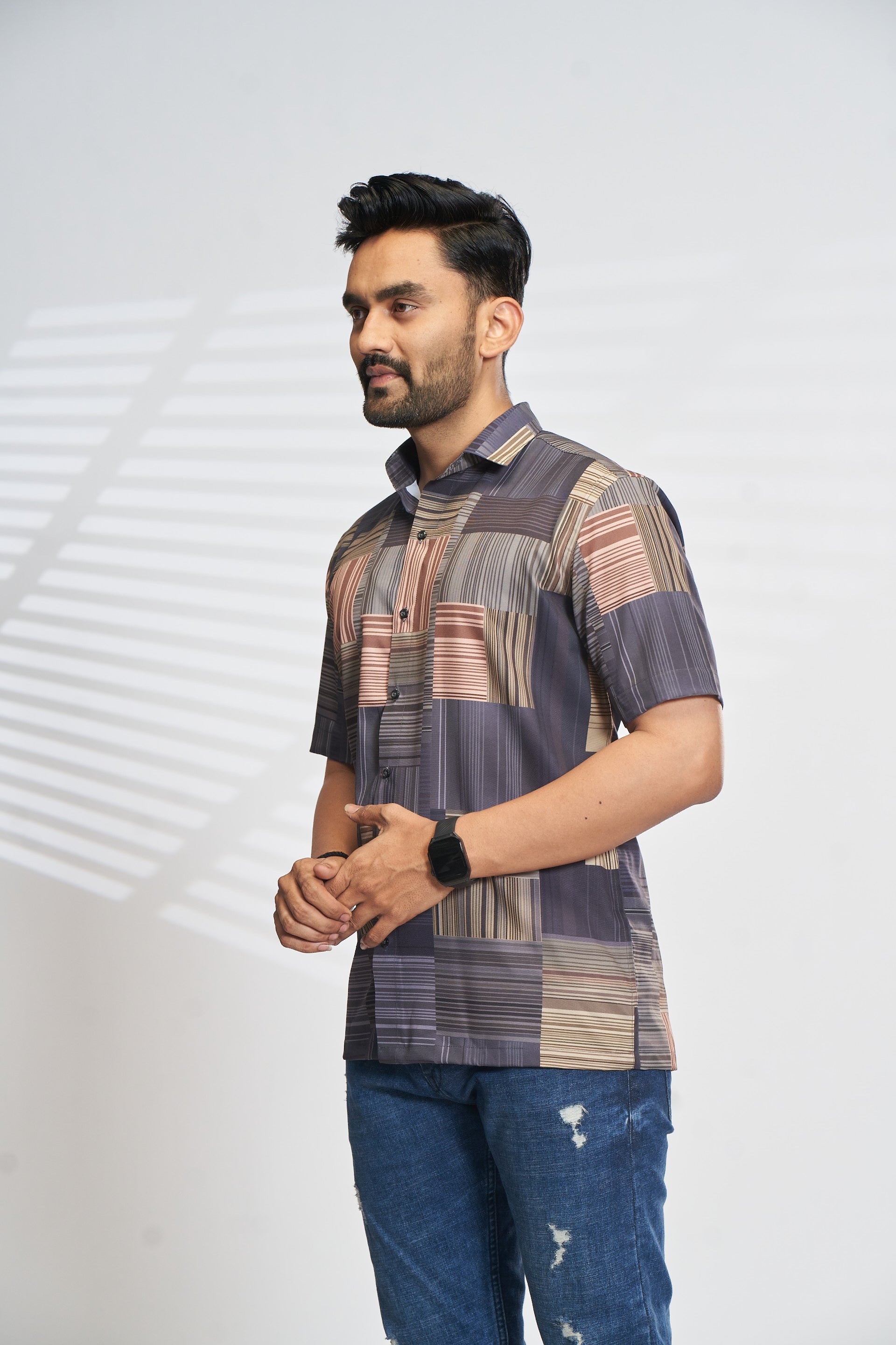 Mensoline Cotton Blend Casual Shirt for Men – Navy Blue Abstract Stripe Design.