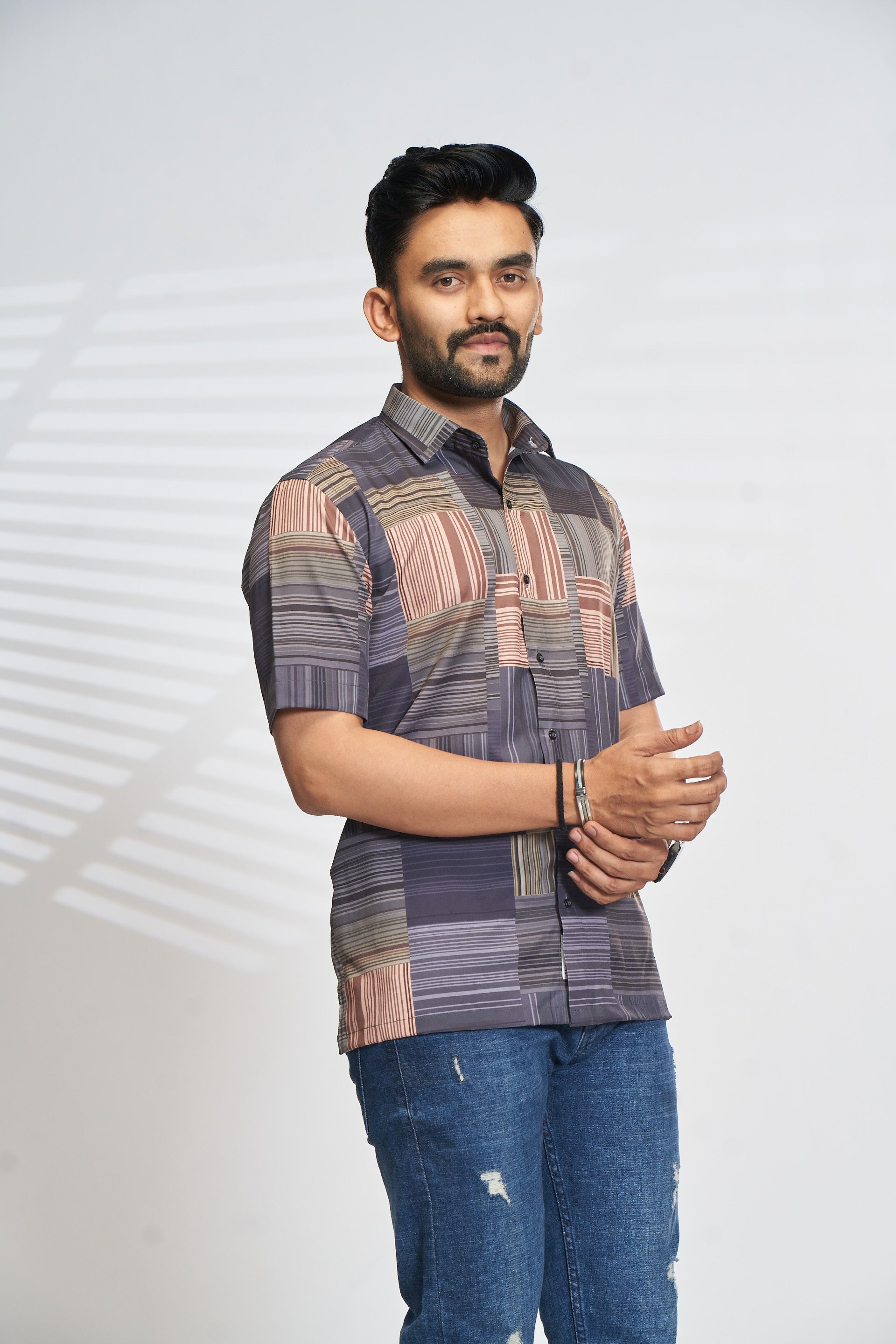 Mensoline Cotton Blend Casual Shirt for Men – Navy Blue Abstract Stripe Design.