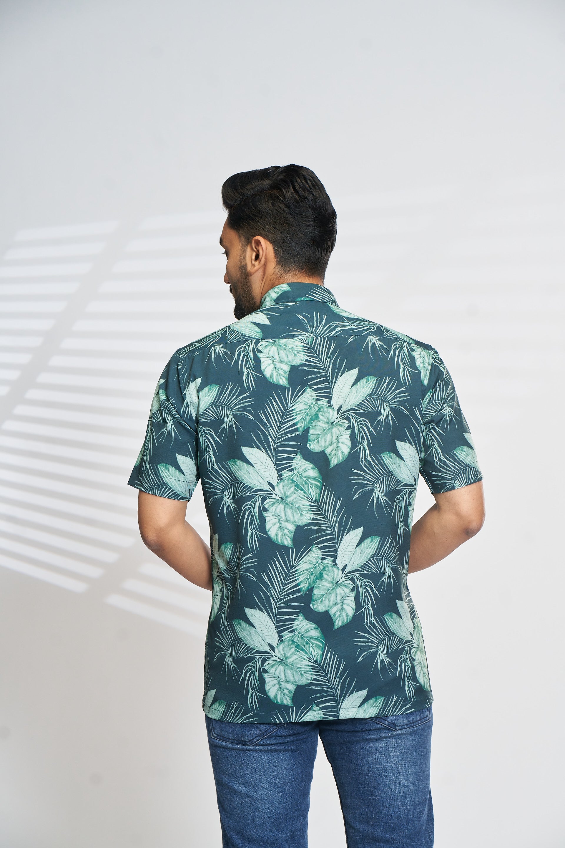 Mensoline Vacation Shirt with Jungle Leaf Design – Cool & Breathable Summer Essential.