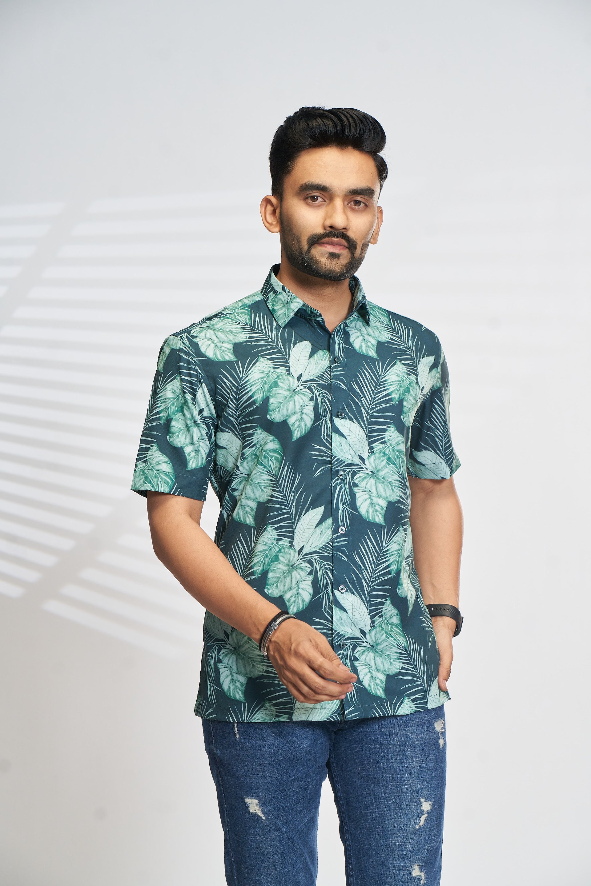Mensoline Vacation Shirt with Jungle Leaf Design – Cool & Breathable Summer Essential.