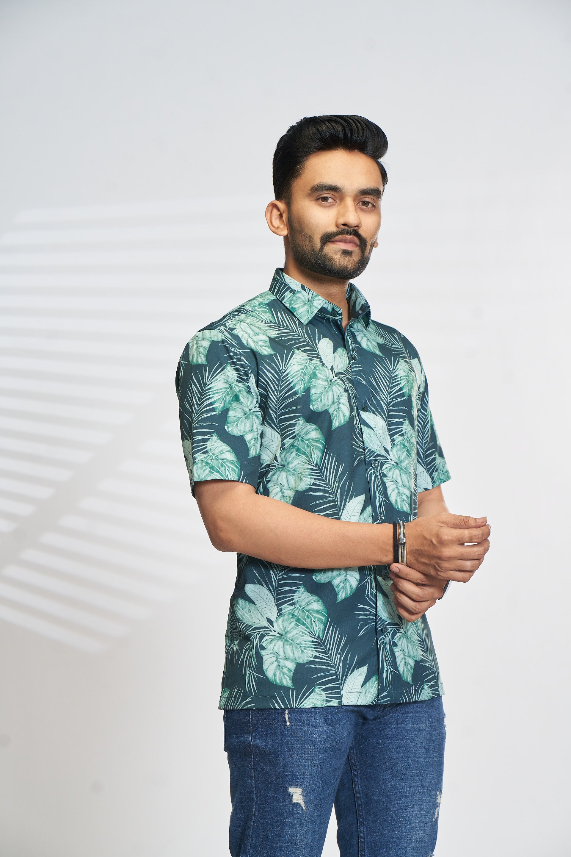 Mensoline Vacation Shirt with Jungle Leaf Design – Cool & Breathable Summer Essential.