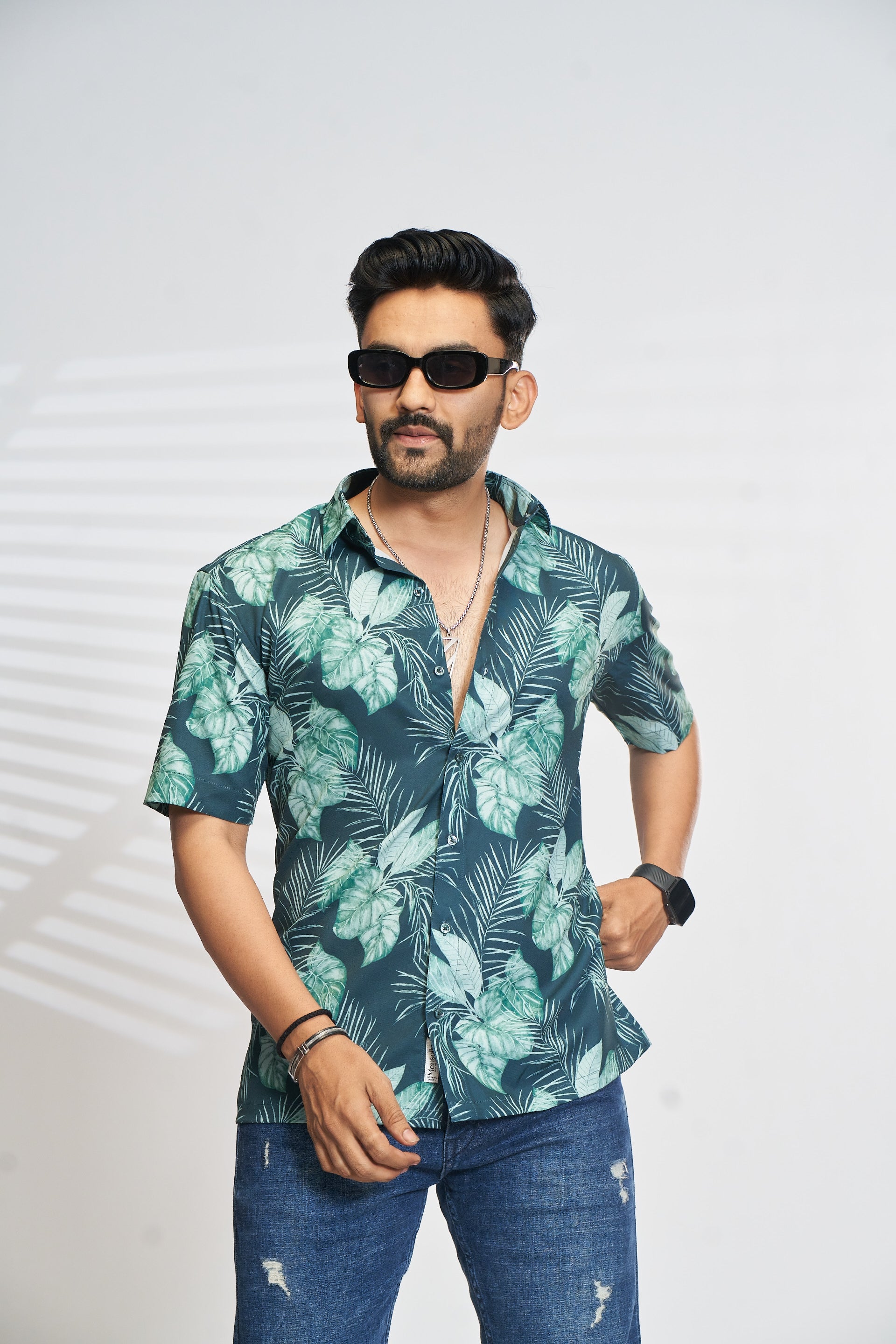 Mensoline Vacation Shirt with Jungle Leaf Design – Cool & Breathable Summer Essential.